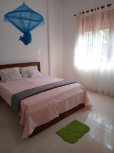 Postel nebo postele na pokoji v ubytování Oasis Suite