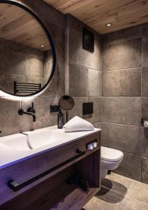 Koupelna v ubytování Hotel Lamtana + 25 fotografií