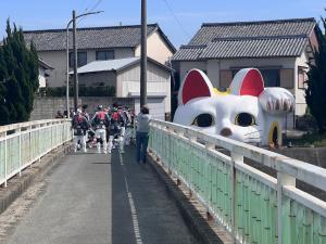 Majutusasutuse ヒルズハウスセカンド külastajatega peatuv lemmikloom või lemmikloomad