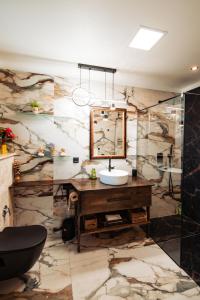 a bathroom with a sink and a mirror at Ilmar House in Cluj-Napoca