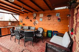 a patio with a table and chairs and a kitchen at Ilmar House in Cluj-Napoca