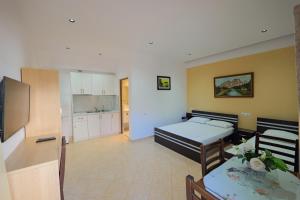 a small room with two beds and a kitchen at Vila Kristiano Ksamil in Ksamil