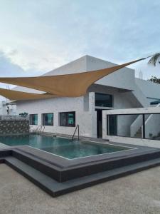 Bazén v ubytování Cave Beach Resort - Boutique Accomodation nebo v jeho okolí