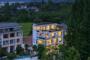 BaishuiwanRomantic July in the Wild Sky Garden Private Bath Starry Sky Swimming Pool Wild Luxury Viewing B&B的相册照片