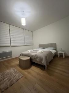 Voodi või voodid majutusasutuse Spacious and modern loft with Balneo space toas