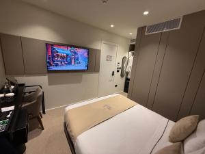TV a/nebo společenská místnost v ubytování Central Inn Hotel