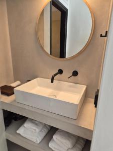 ห้องน้ำของ Panta Rei Plomari - Boutique Apartments