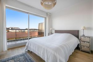 Katil atau katil-katil dalam bilik di Appart pour 2 adultes et 1 enfant- Vue sur le Port
