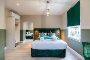 The Chapter Hotels - Finsbury Park客房内的一张或多张床位