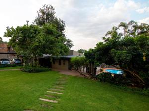a house with a lawn with a stairway at Casa Albergo Corporate Guest House in Pretoria +23 photos
