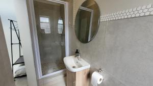 Ένα μπάνιο στο Broadwood Guest House