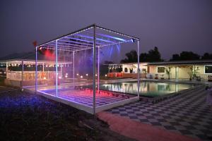 Φωτογραφία από το άλμπουμ του Fortune Farms - Scenic resort with Raindance,Gazebo,Pool&Hill Views σε Chinchavli +26 φωτογραφίες