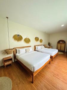 Postel nebo postele na pokoji v ubytování Mahika Jogja Villas With Private Pool