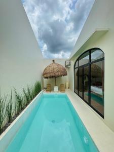 Bazén v ubytování Mahika Jogja Villas With Private Pool nebo v jeho okolí