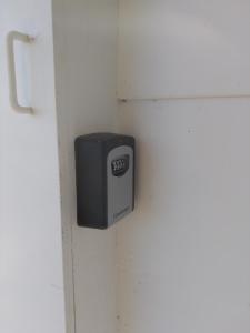 WaratahにあるWaratah Waterfall Retreat Unit1 Free WiFi & Free Pay TVの壁掛け時計