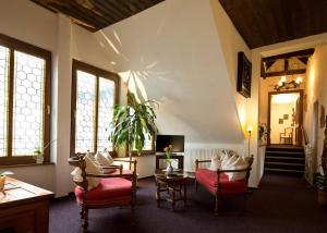 Posezení v ubytování Hotel und Weinhaus Zum Krug