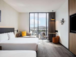 Postel nebo postele na pokoji v ubytování Mövenpick Hotel Hobart
