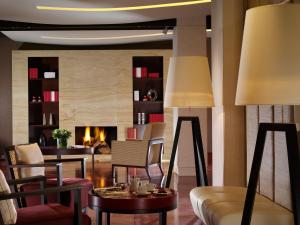 Posezení v ubytování Amphitryon Hotel