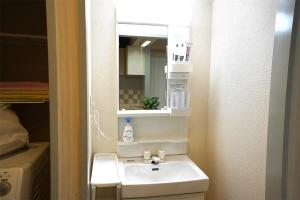 Koupelna v ubytování Room 204 Nishi-Shinjuku Gochome 9 minutes walk 40 square meters Sleeps up to 6 people