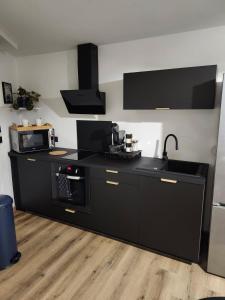 Kuchyň nebo kuchyňský kout v ubytování Love room La parenthèse enchantée + 18 fotografií