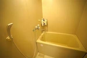 Koupelna v ubytování Room 204 Nishi-Shinjuku Gochome 9 minutes walk 40 square meters Sleeps up to 6 people