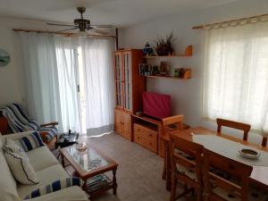 a living room with a couch and a table at Bitacora I Solo Familias Serviplaya!!! in Playa de Xeraco