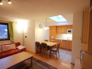 Kuchyňa alebo kuchynka v ubytovaní Apartment Krismer by Interhome