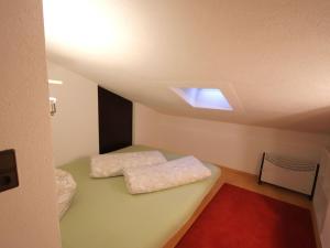 Posteľ alebo postele v izbe v ubytovaní Apartment Krismer by Interhome