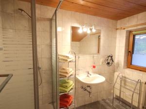 Kúpeľňa v ubytovaní Apartment Krismer by Interhome