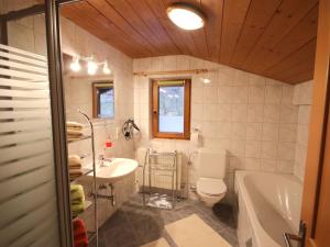 Kúpeľňa v ubytovaní Apartment Krismer by Interhome