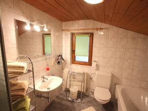 Kúpeľňa v ubytovaní Apartment Krismer by Interhome