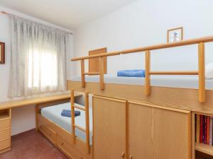 Posteľ alebo postele v izbe v ubytovaní Apartment Edificio Garcomar I by Interhome