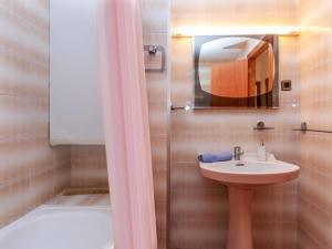 Kúpeľňa v ubytovaní Apartment Edificio Garcomar I by Interhome