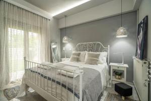 Ένα ή περισσότερα κρεβάτια σε δωμάτιο στο Villa Katrina by PosarelliVillas +28 φωτογραφίες