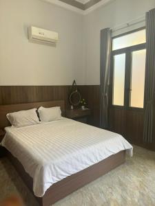 Postel nebo postele na pokoji v ubytování Nam Anh Hotel