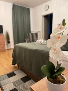 Postel nebo postele na pokoji v ubytování City 2-Zimmer Apartment mit Balkon