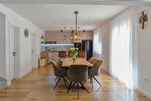 Gallery image of Villa Peaceful Oasis Vignani in Donji Vinjani