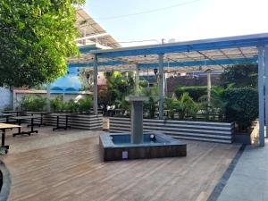 Hotel Yogesh Nisarga, Chhatrapati Sambhajinagar内部或周边的泳池