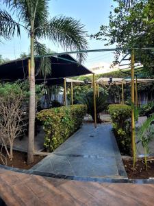 Hotel Yogesh Nisarga, Chhatrapati Sambhajinagar外面的花园