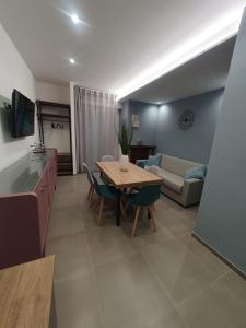 TV a/nebo společenská místnost v ubytování Playa-degli-Angeli-LIBECCIO