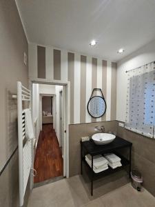 A bathroom at MeliKris home Még 37 kép