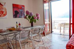 A seating area at Casa Spiaggia