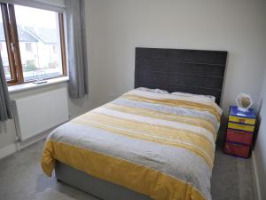 a bedroom with a large bed with a large window at Cozy 2 Bedroom House in Mullingar in Mullingar