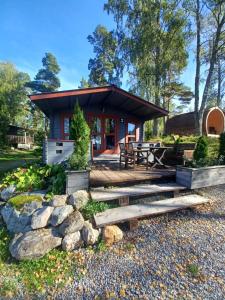 a small cabin with a pathway leading to a patio at Pyhäranta Camping & Kievari in Pyhäranta