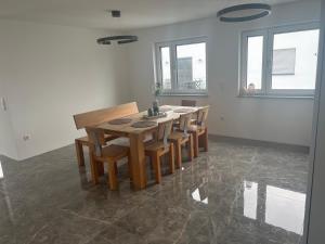 Imagine din galeria proprietății Haus Villa-Moderne 3 Zimmer Ferienwohnung in Wallersdorf-Haidlfing în Wallersdorf