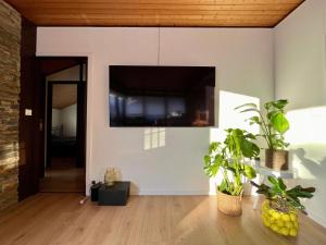 Afbeelding uit fotogalerij van Charmantes Haus am Hennesee in Meschede