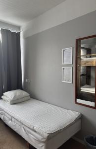 Postel nebo postele na pokoji v ubytování Multi Challenge Hostel