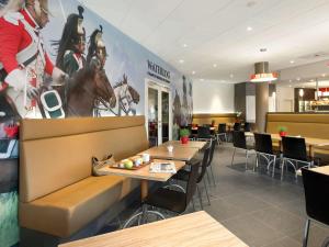 Ein Sitzbereich in der Unterkunft ibis Brussels Waterloo