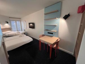 Postel nebo postele na pokoji v ubytování Appart'Hôtel Lauréades Clermont-Ferrand Centre Jaude