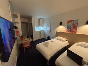 Postel nebo postele na pokoji v ubytování Appart'Hôtel Lauréades Clermont-Ferrand Centre Jaude